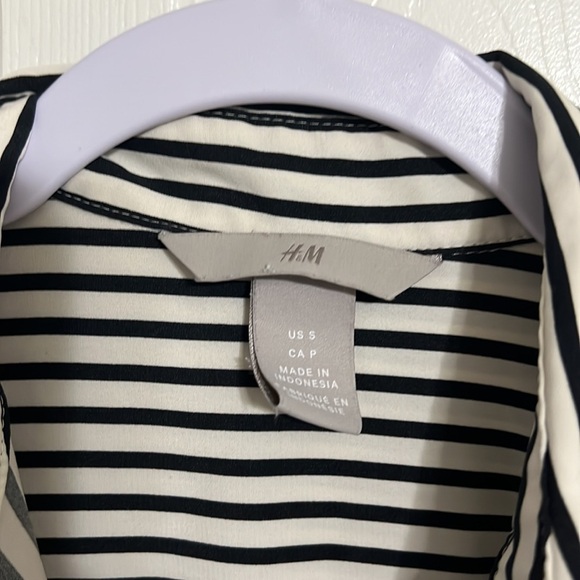H&M Striped Black&White Business Casual Polyester Button Down Size Small - Picture 3 of 6